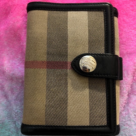 Women’s Burberry wallet - Picture 1 of 4